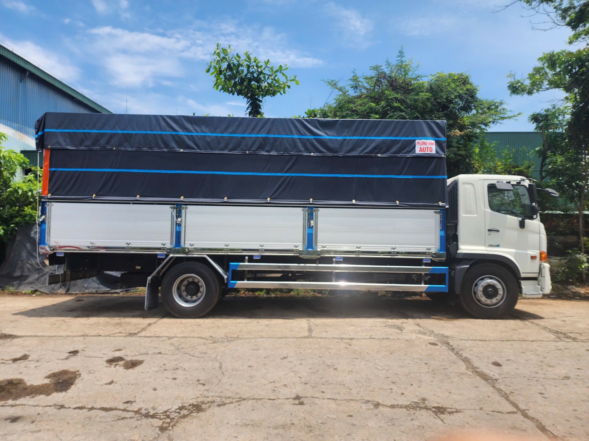 Hino 8 Tấn Thùng Mui Bạt FG8JP8A